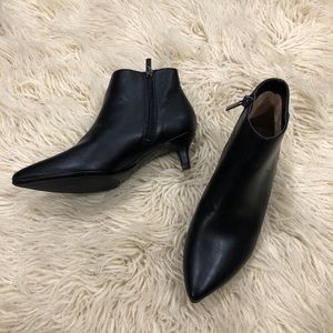Naturalizer Giselle ankle booties